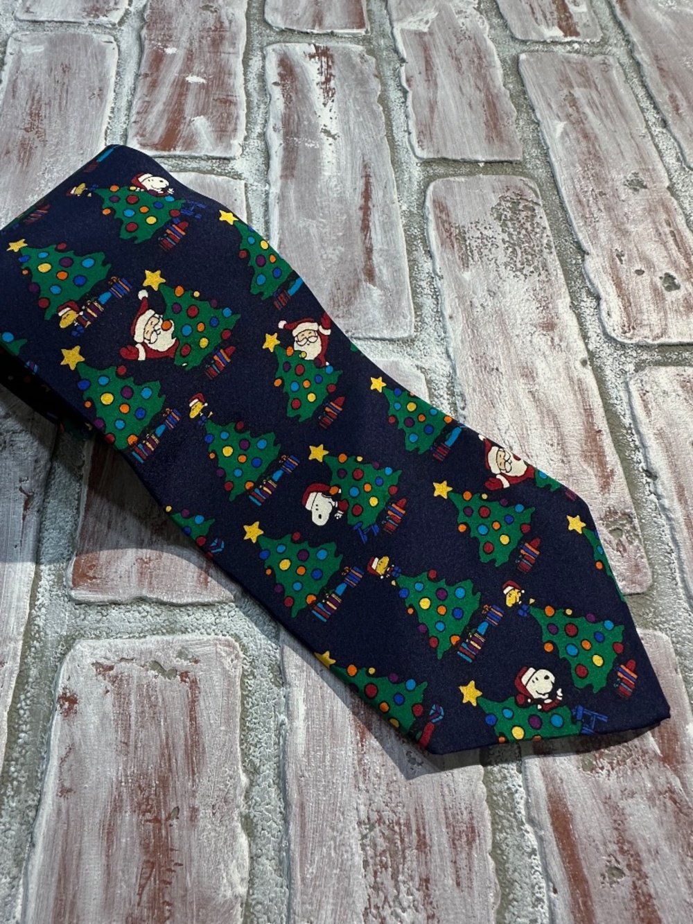 Peanuts Snoopy & Friends 100% Silk USA Made Christmas Tie Necktie